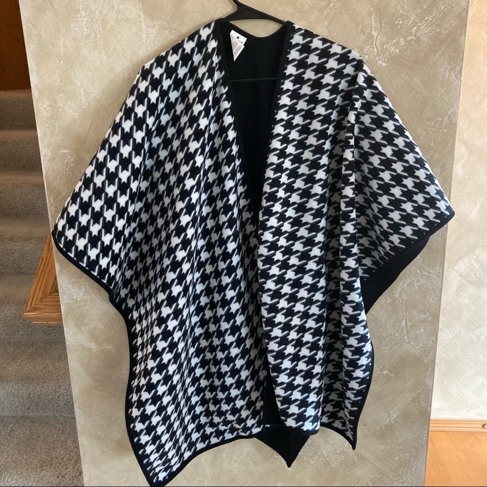 Woolrich Houndstooth Shawl